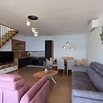 Ferienvilla Dalmatiner Mit Infinity Pool By Interhome