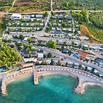 Ferienvilla Dalmatiner Mit Infinity Pool By Interhome